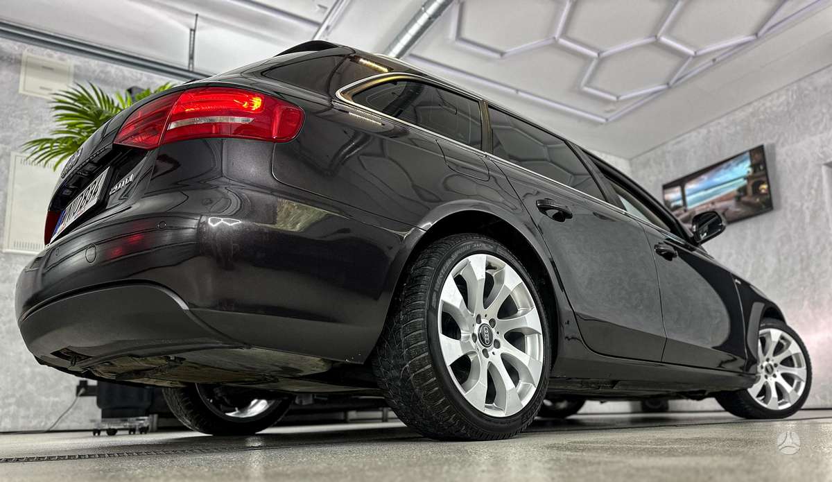 Audi A4 2009 — photo 15