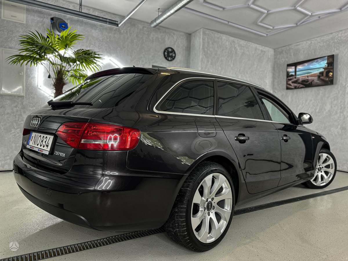 Audi A4 2009 — rear view