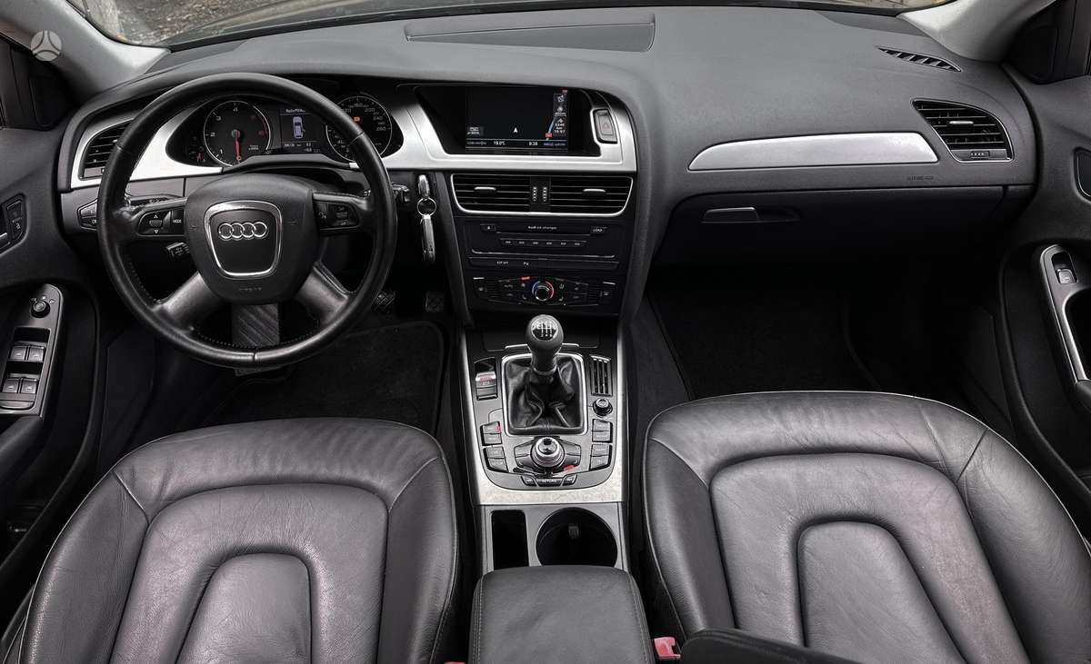 Audi A4 2009 — photo 23