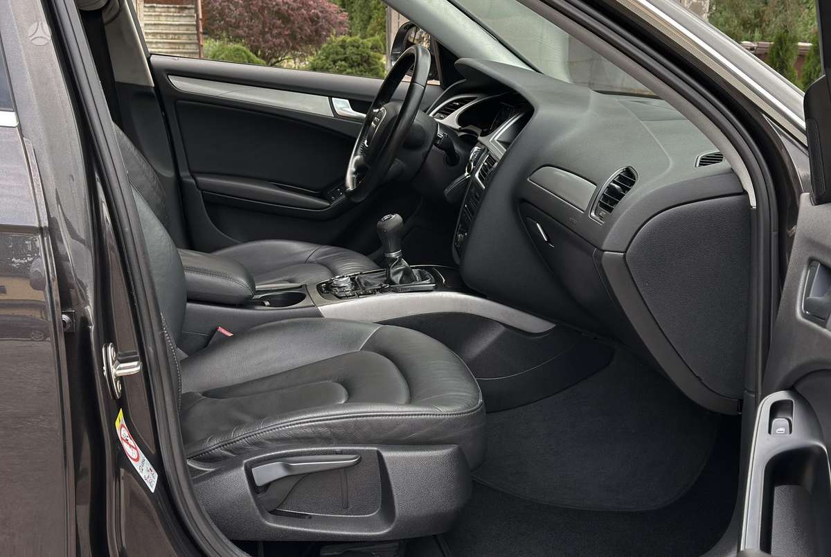Audi A4 2009 — photo 24