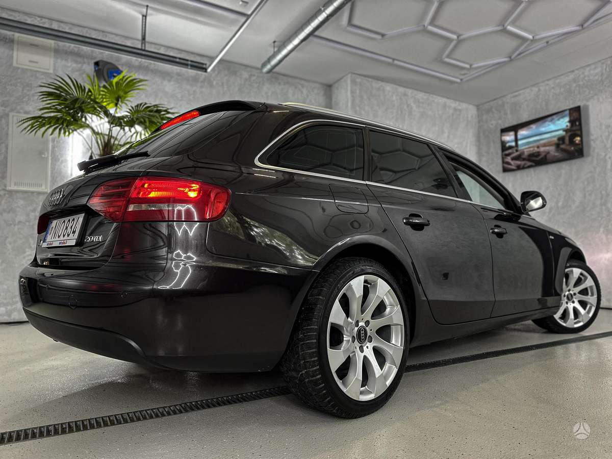 Audi A4 2009 — engine 2000 cm³, 143 HP (105kW)