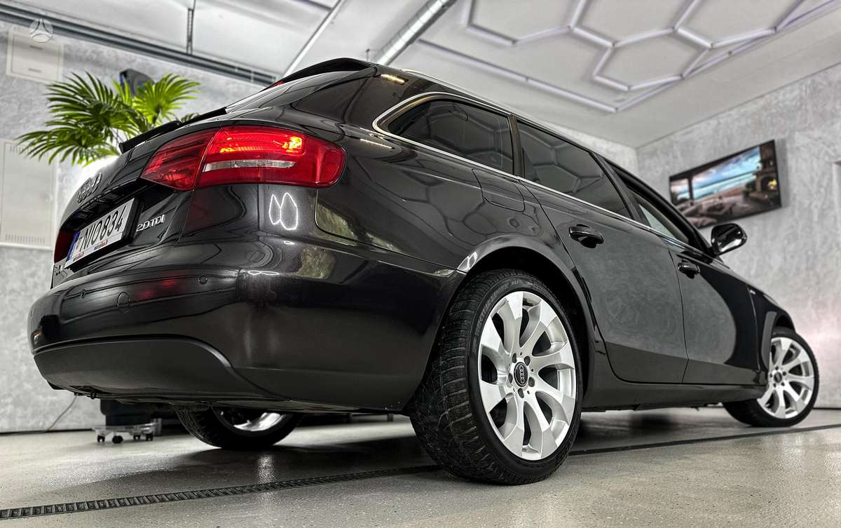 Audi A4 2009 — photo 7
