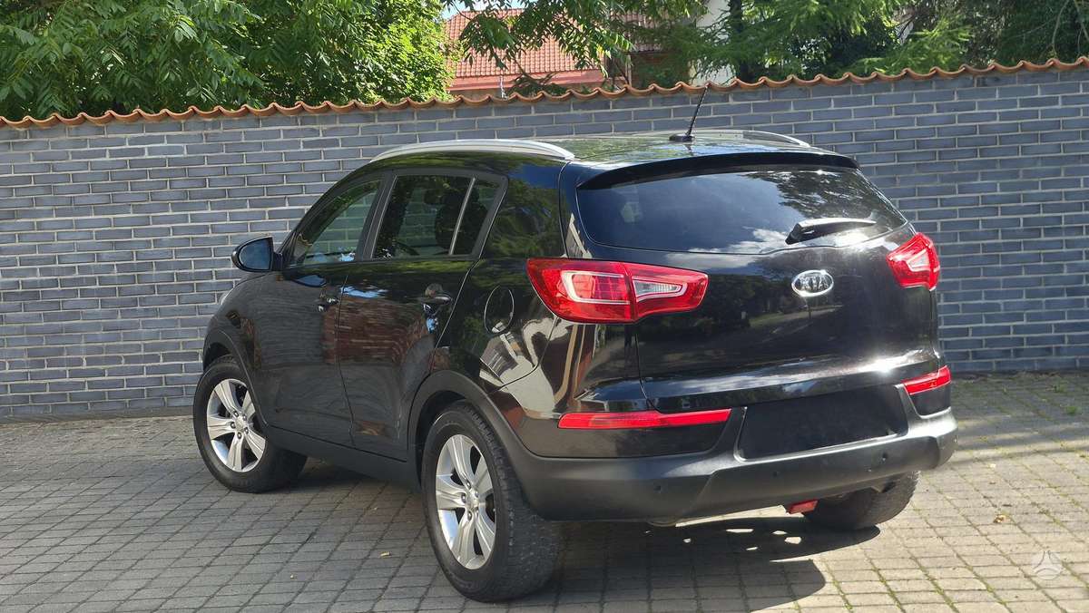 Kia Sportage 2011 — rear view