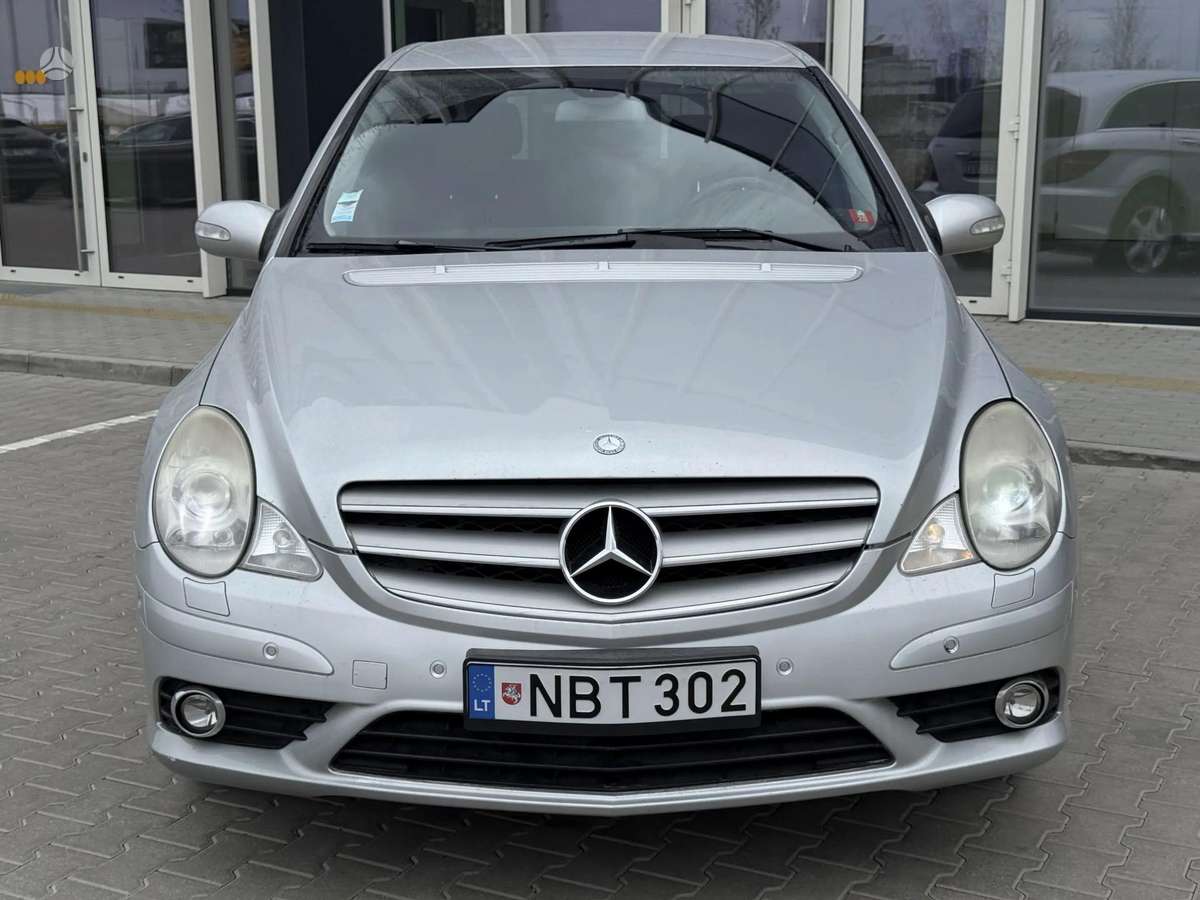 Mercedes-Benz R350 2008 — rear view