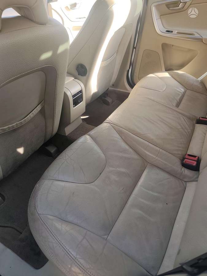 Volvo XC60 2011 — photo 10