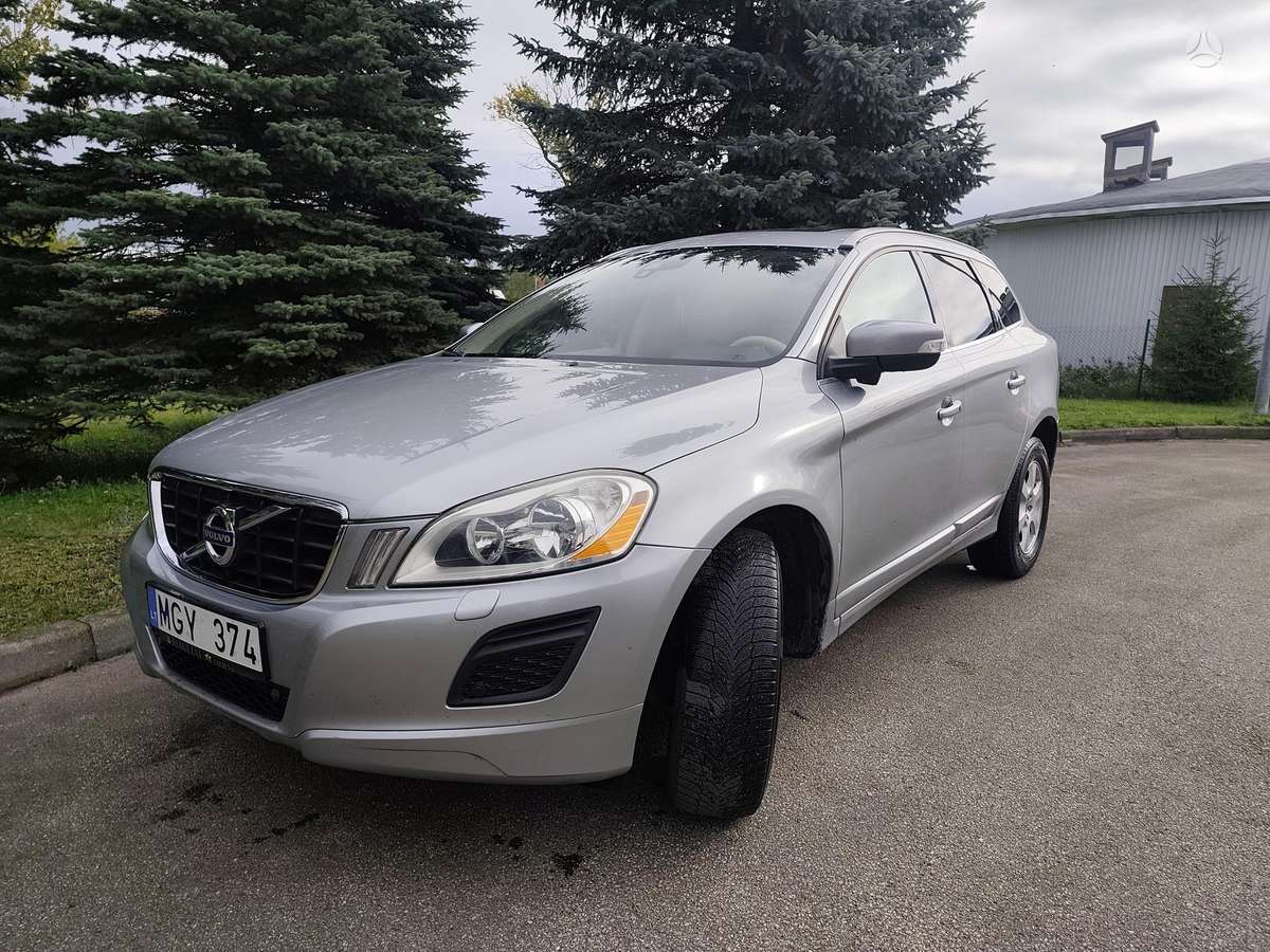 Volvo XC60 2011 — rear view