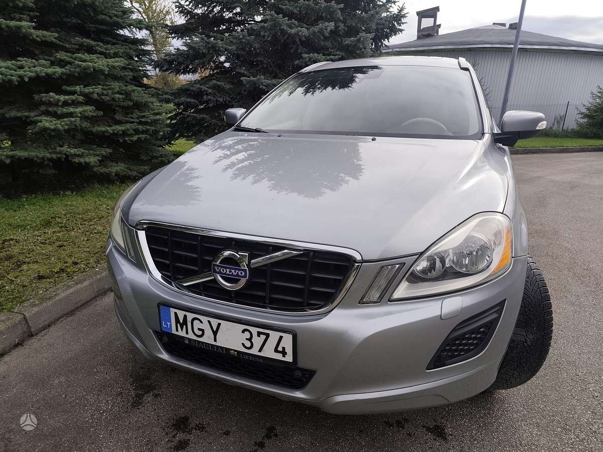 Volvo XC60 2011 — interior