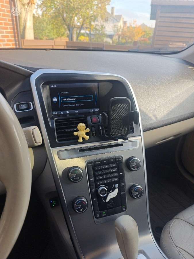 Volvo XC60 2011 — photo 7