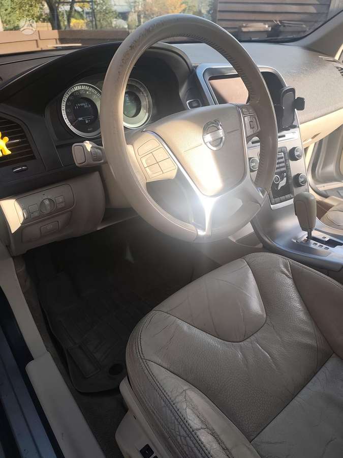 Volvo XC60 2011 — photo 9
