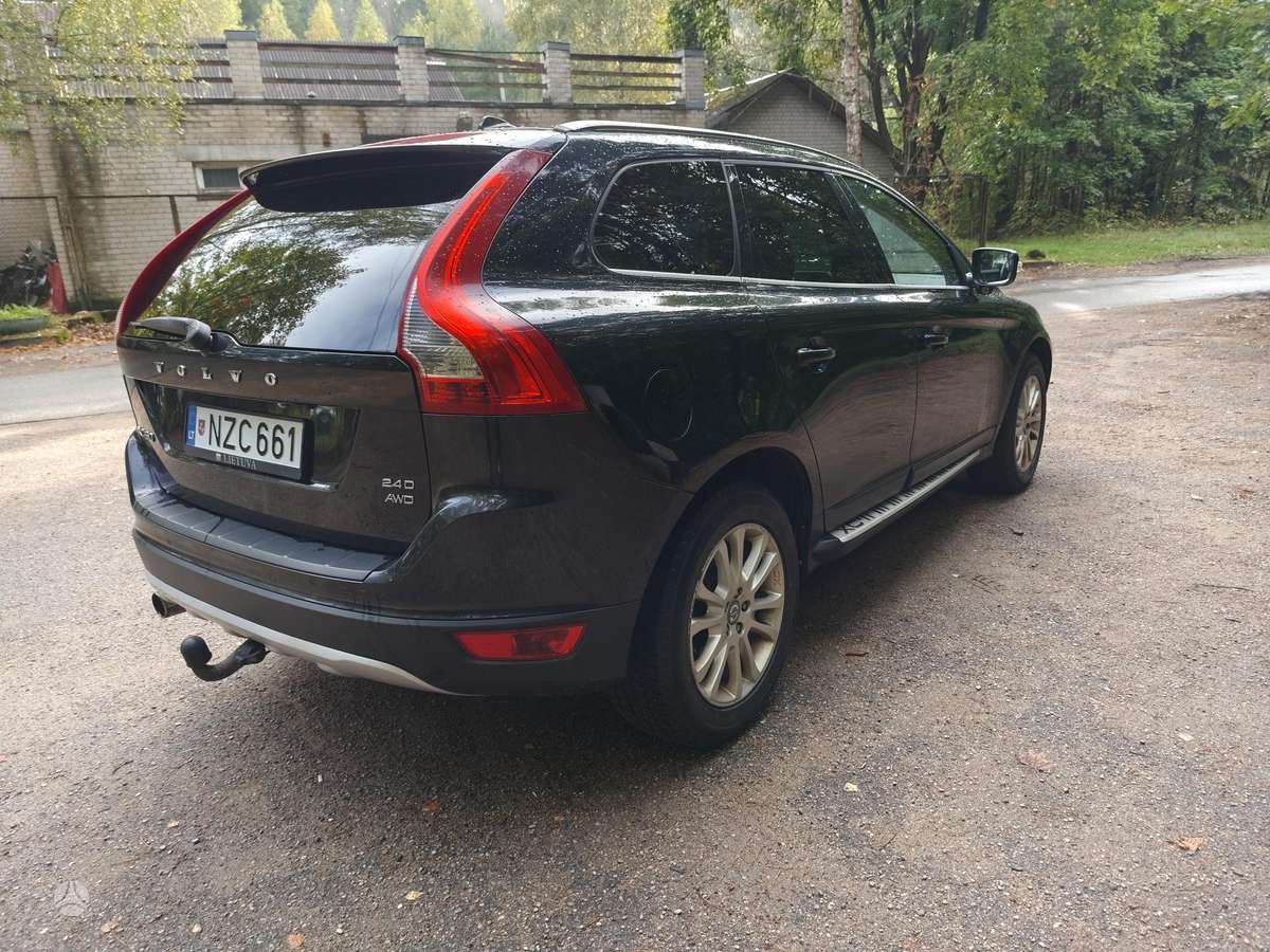 Volvo XC60 2009 — салон