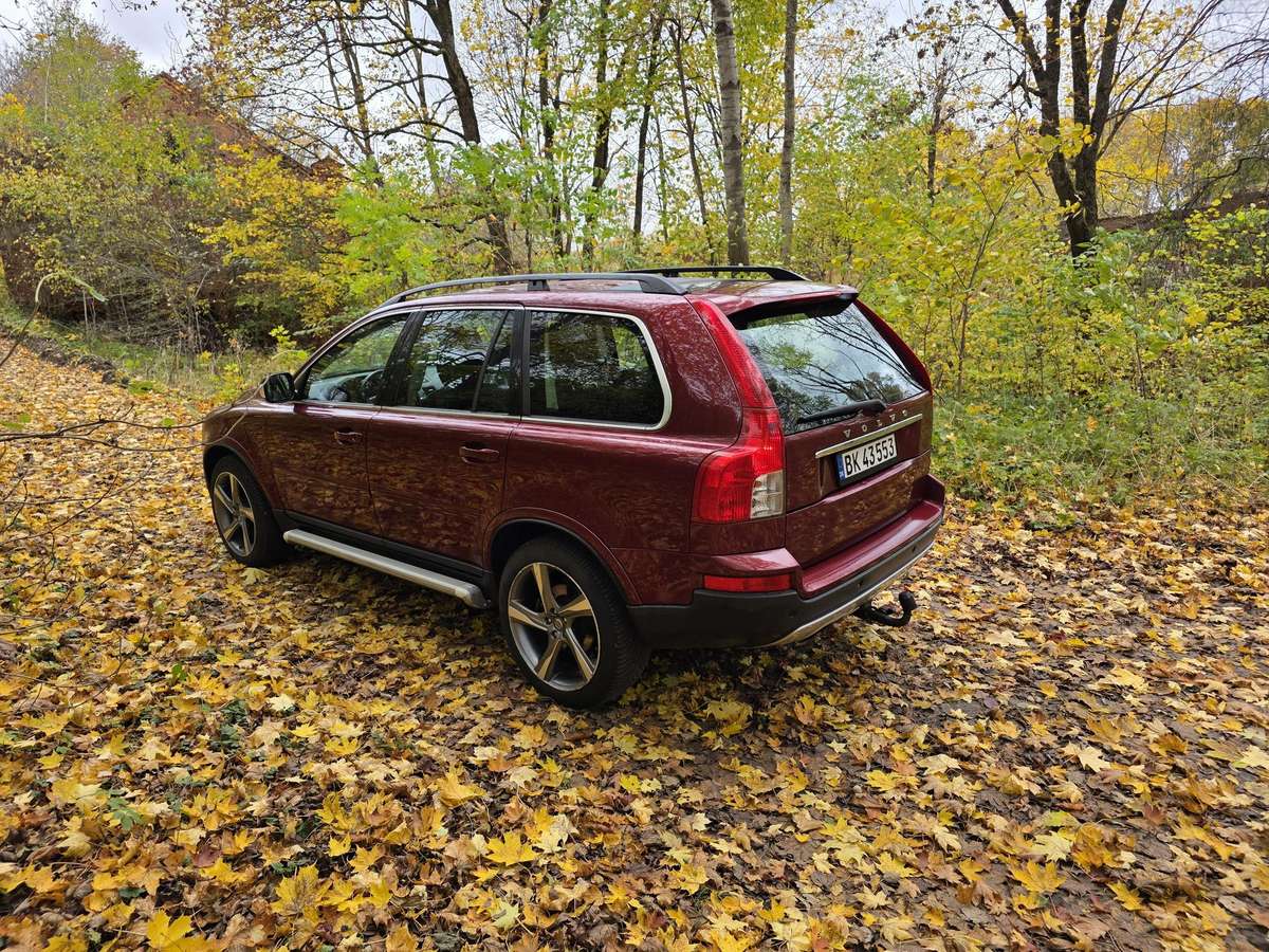 Volvo XC90 2008 — engine 2400 cm³, 205 HP (151kW)