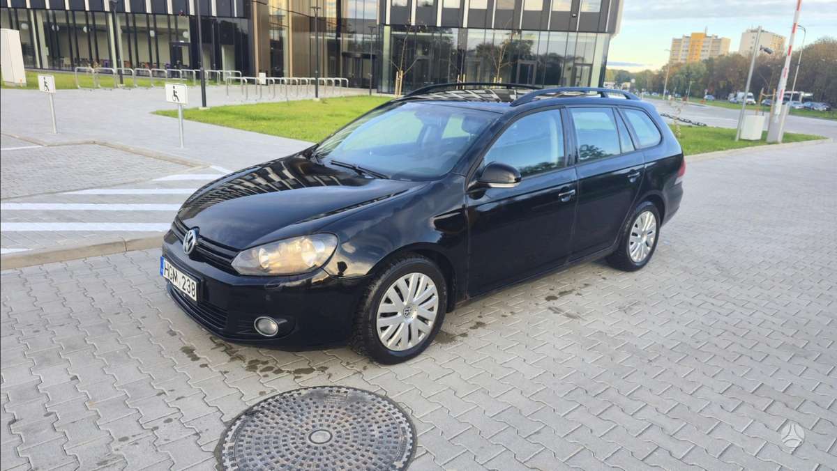 Volkswagen Golf 2012 — салон