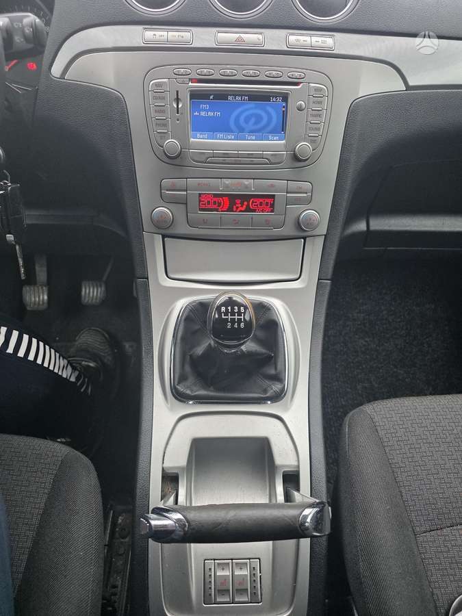 Ford Galaxy 2008 — photo 9