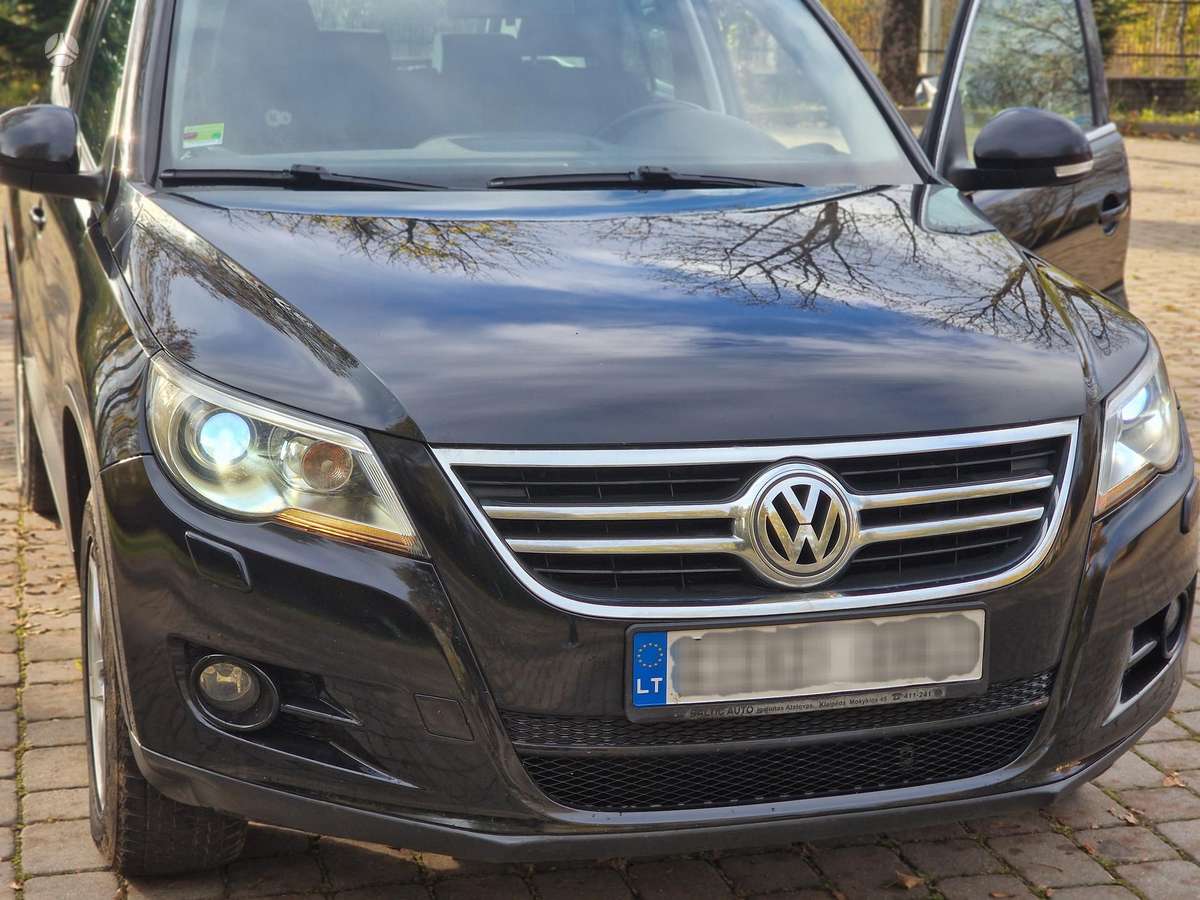 Volkswagen Tiguan 2008 — rear view