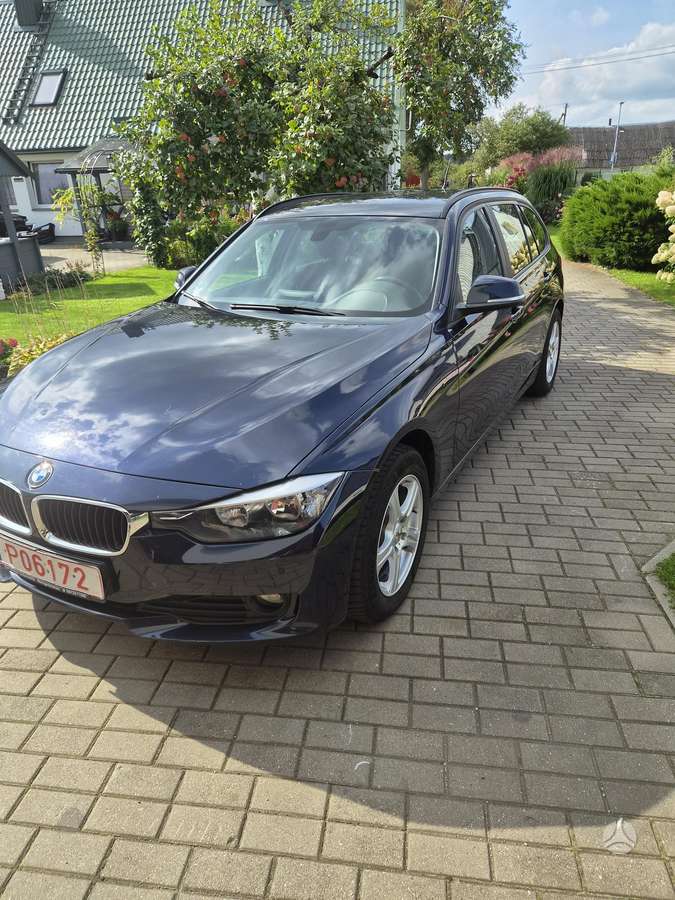 BMW 318 2015 — rear view