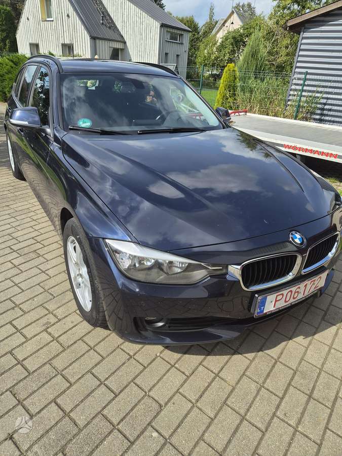 BMW 318 2015 — interior