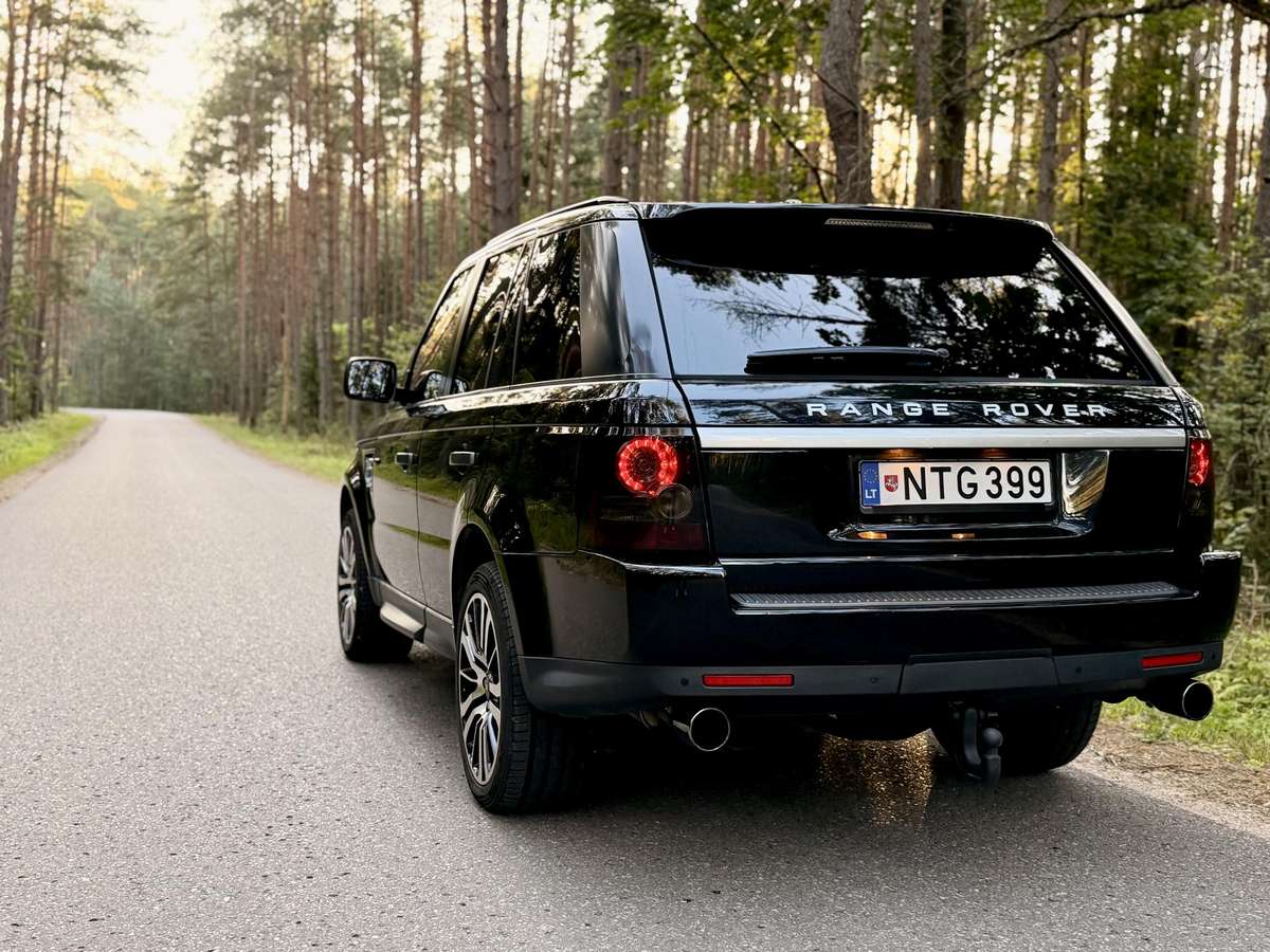 Land Rover 2010 — rear view