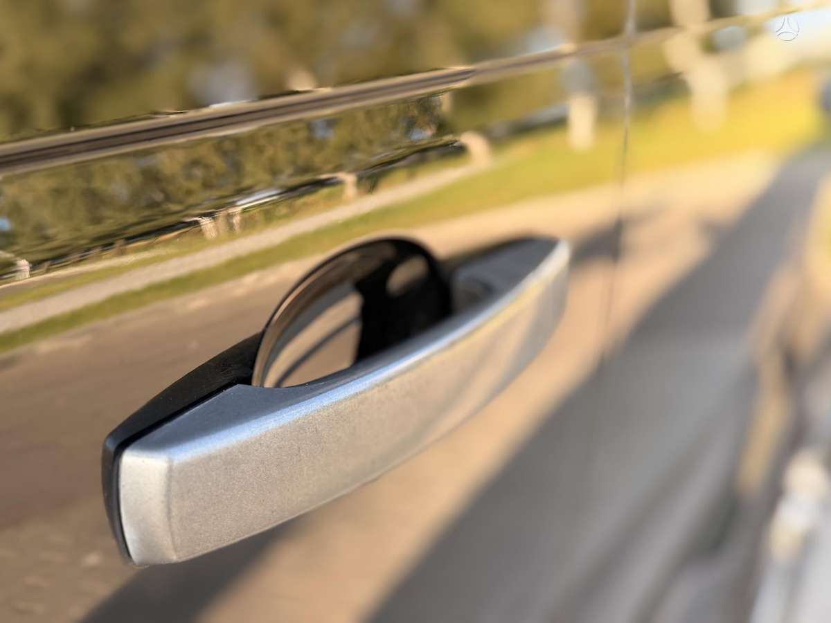 Land Rover 2010 — photo 23