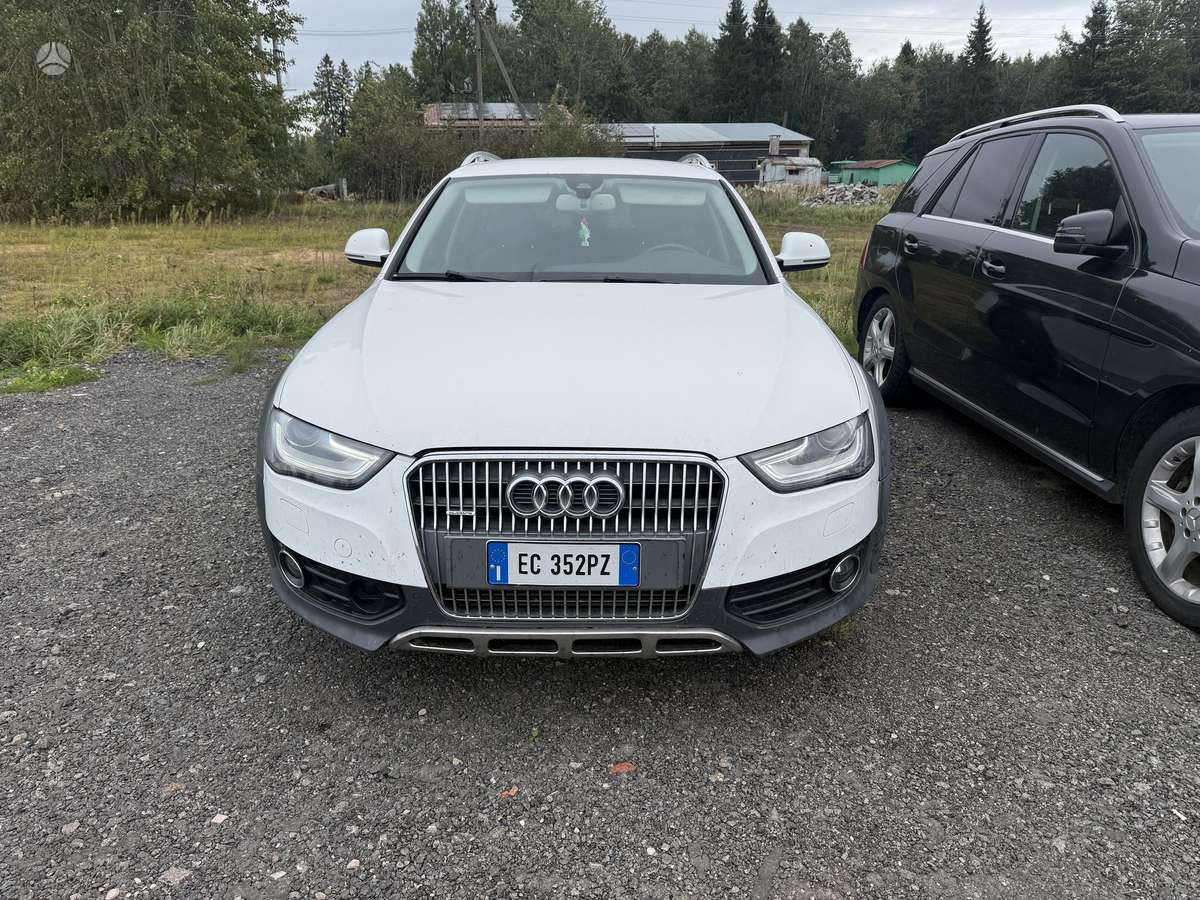Audi A4 2012 — вигляд ззаду