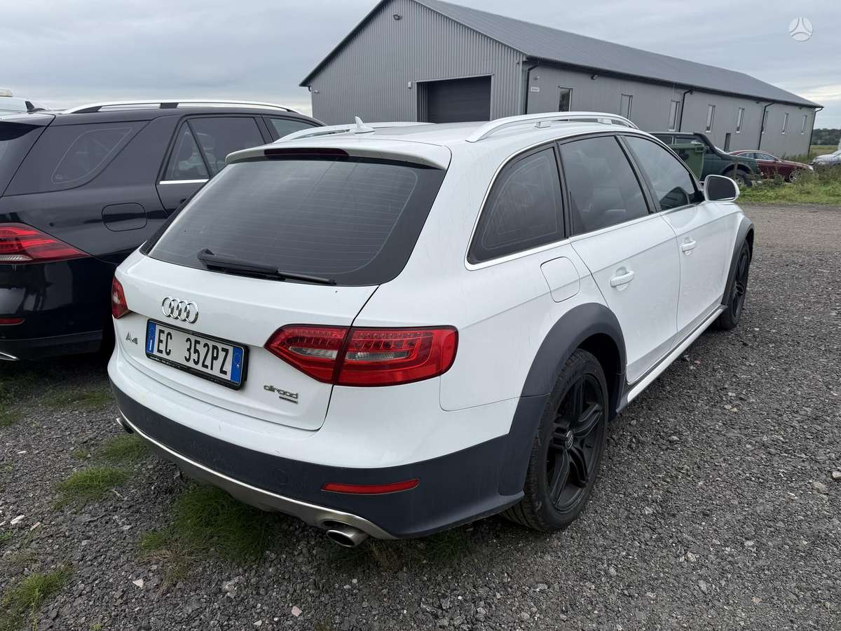 Audi A4 2012 — двигун 2967 cm³, 245 HP (180kW)