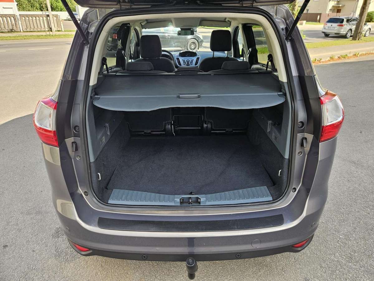 Ford Grand 2015 — photo 11