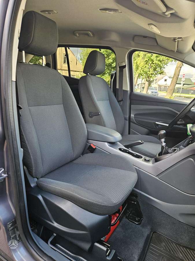 Ford Grand 2015 — photo 13