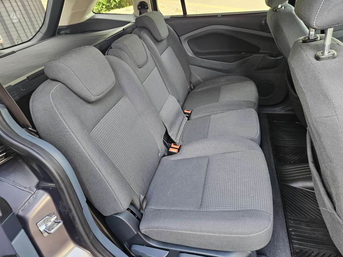 Ford Grand 2015 — photo 15