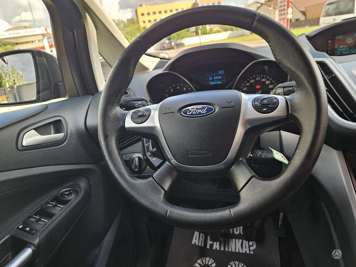 Ford Grand 2015 — photo 17