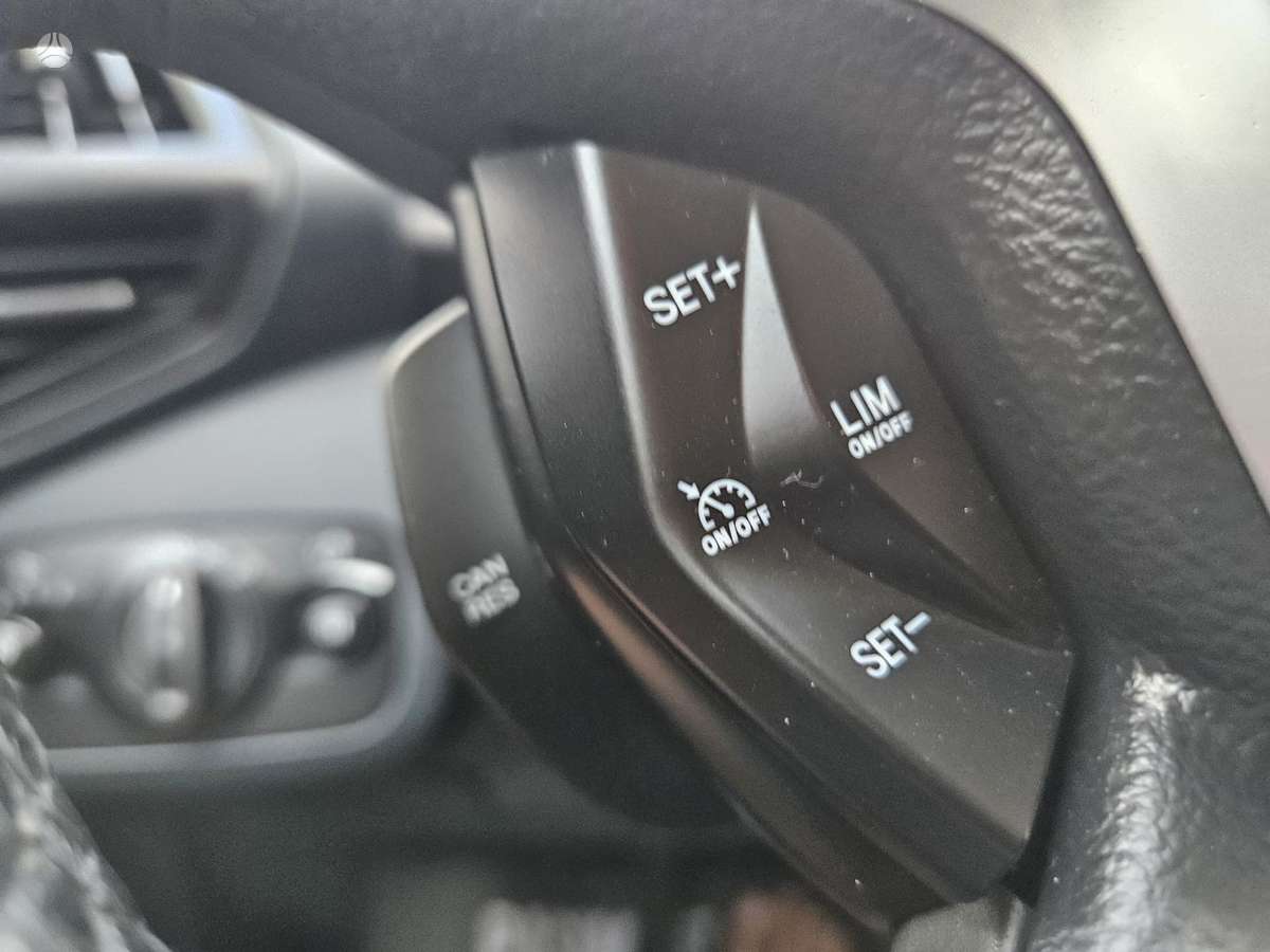 Ford Grand 2015 — photo 20