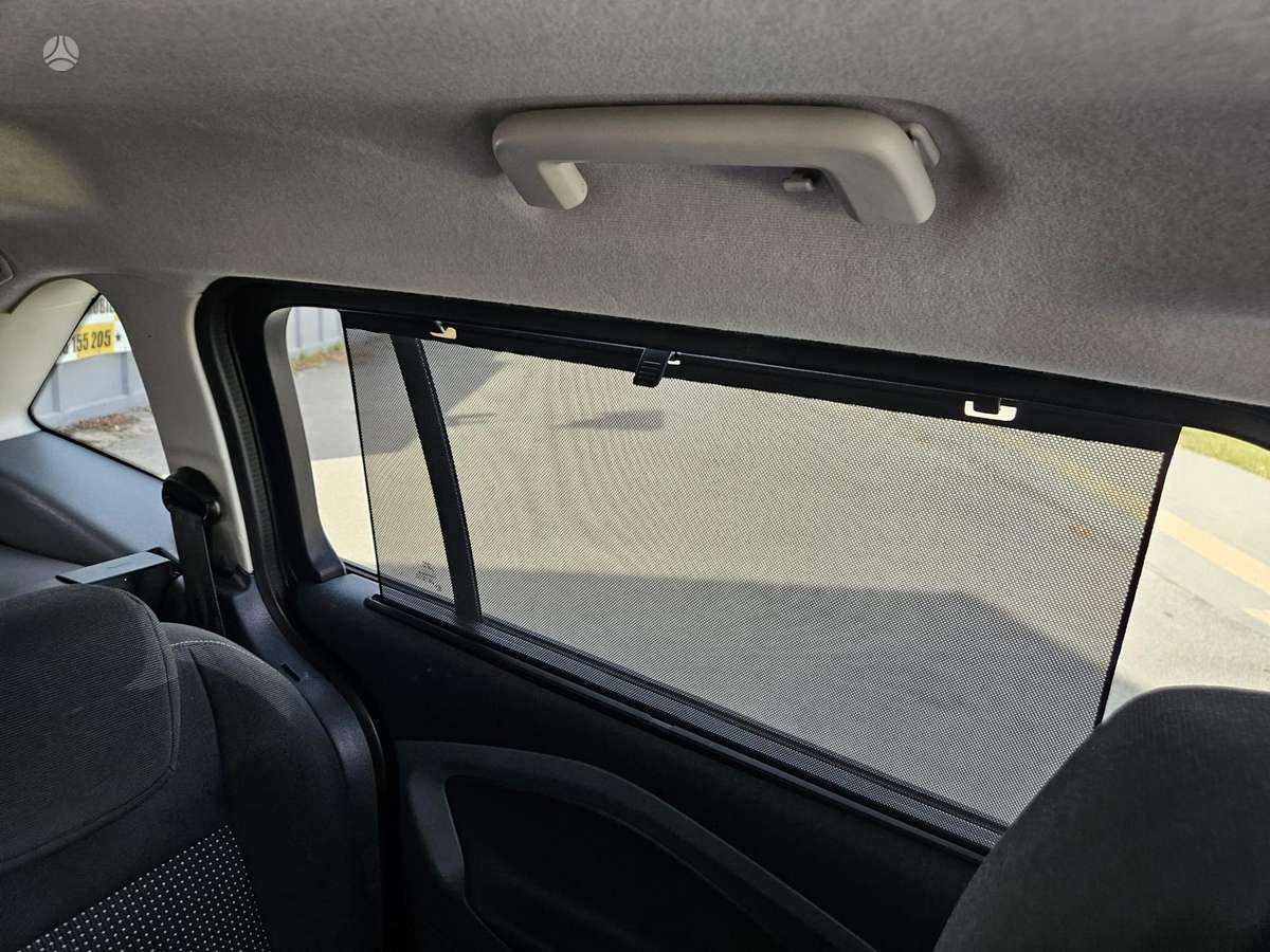 Ford Grand 2015 — photo 22
