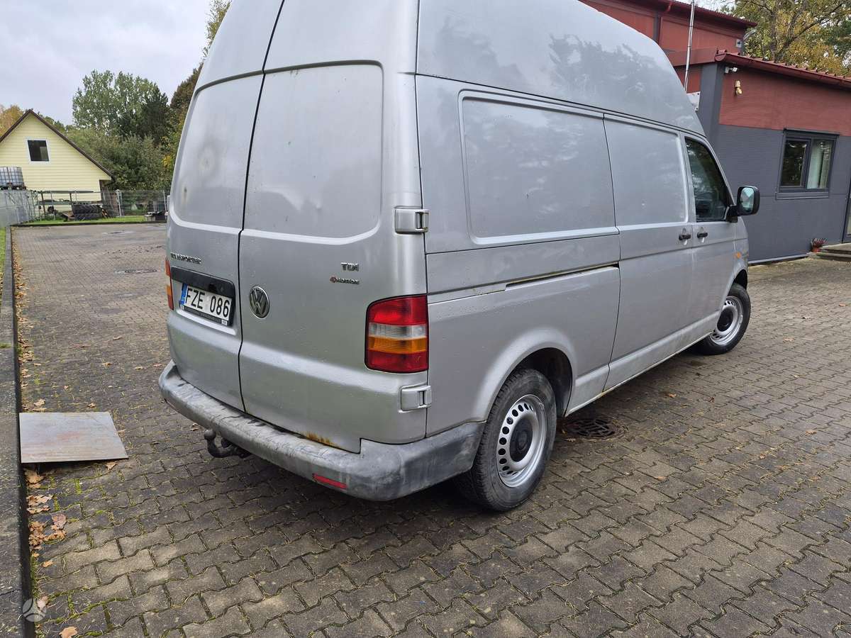 Volkswagen Transporter 2006 — interior