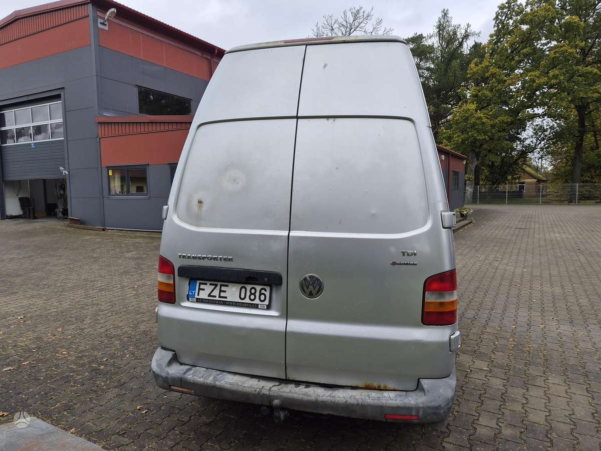 Volkswagen Transporter 2006 — engine 2461 cm³, 131 HP (96kW)