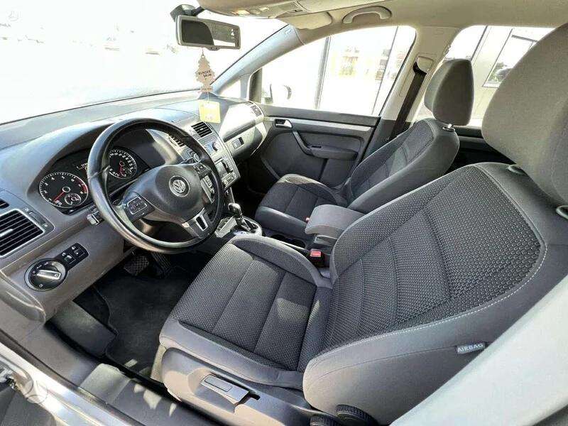 Volkswagen Touran 2010 — photo 12