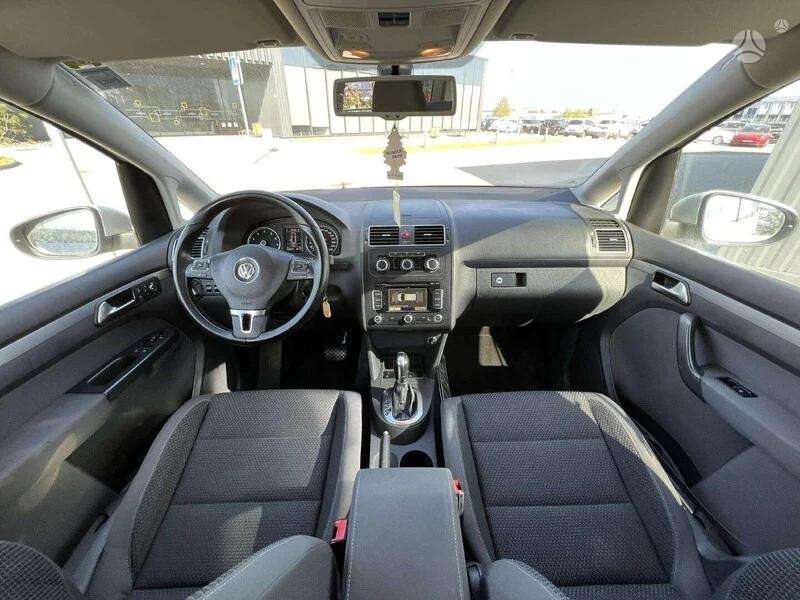 Volkswagen Touran 2010 — photo 15
