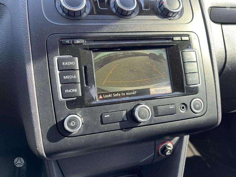 Volkswagen Touran 2010 — photo 17