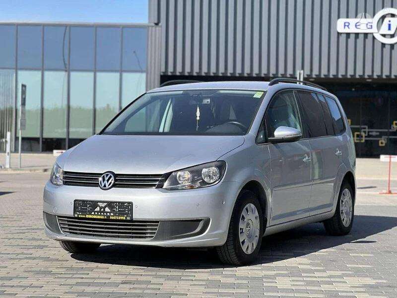 Volkswagen Touran 2010 — rear view