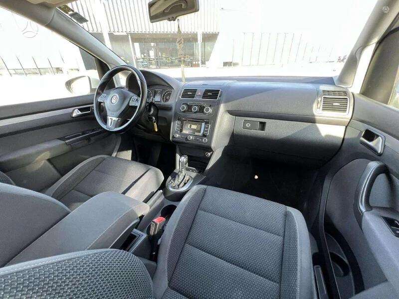 Volkswagen Touran 2010 — photo 20