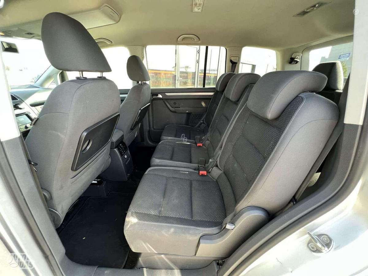 Volkswagen Touran 2010 — photo 21