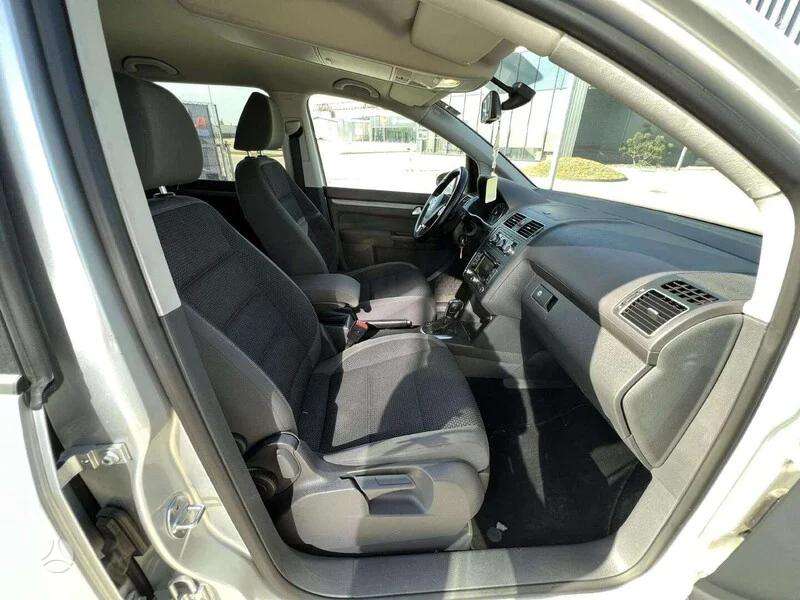 Volkswagen Touran 2010 — photo 22