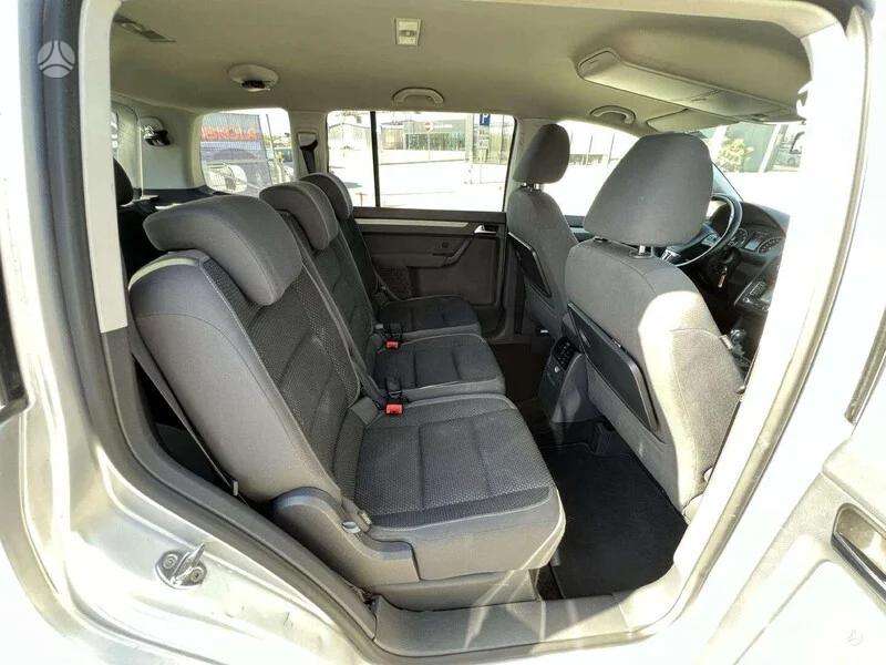 Volkswagen Touran 2010 — photo 23