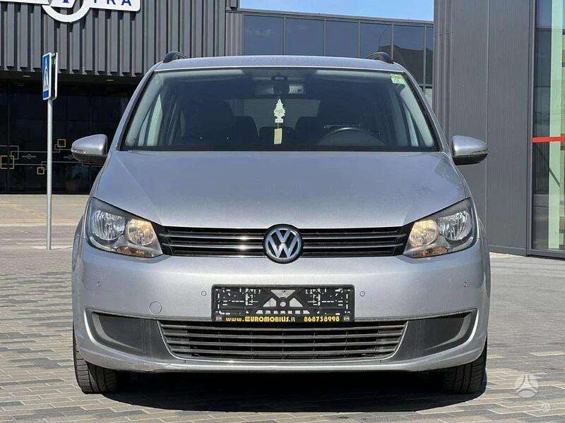 Volkswagen Touran 2010 — interior