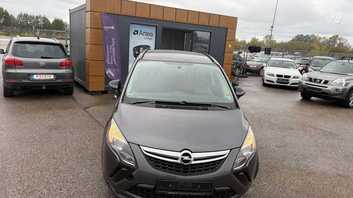 Opel Zafira 2013 — photo 11