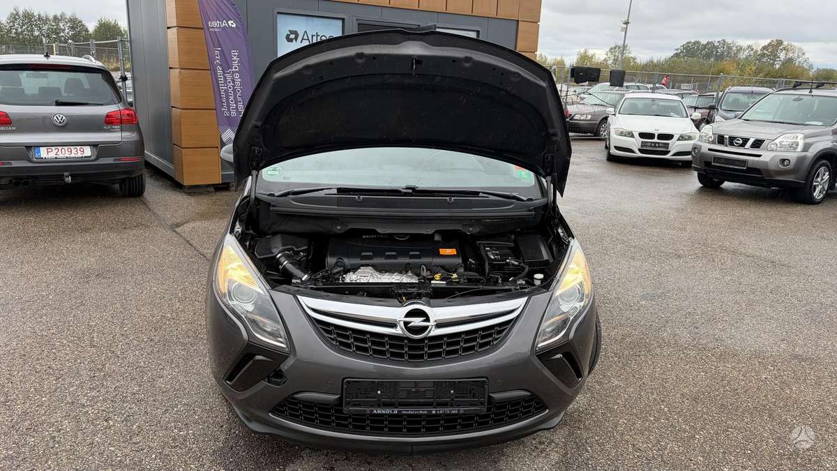 Opel Zafira 2013 — photo 12