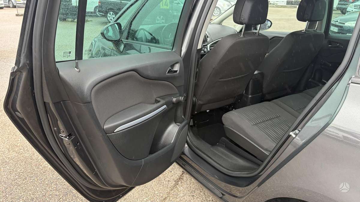 Opel Zafira 2013 — photo 15