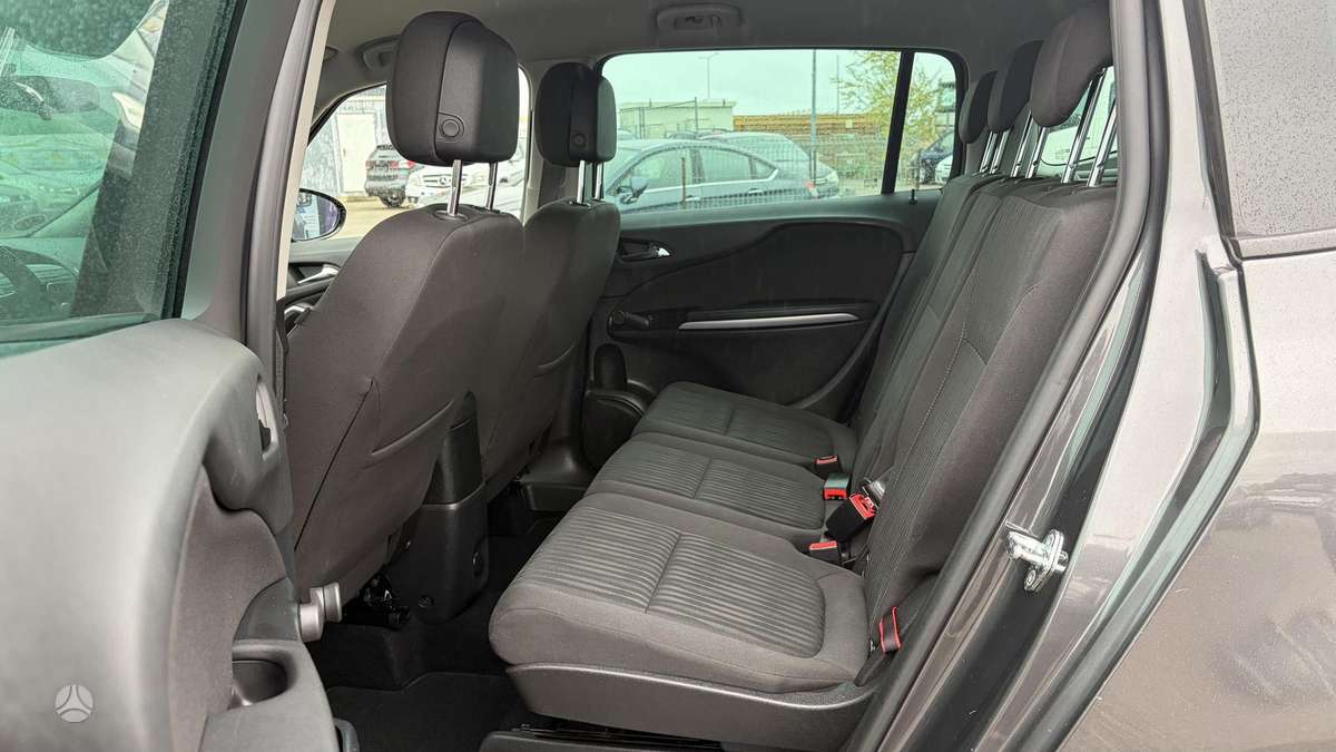 Opel Zafira 2013 — photo 17