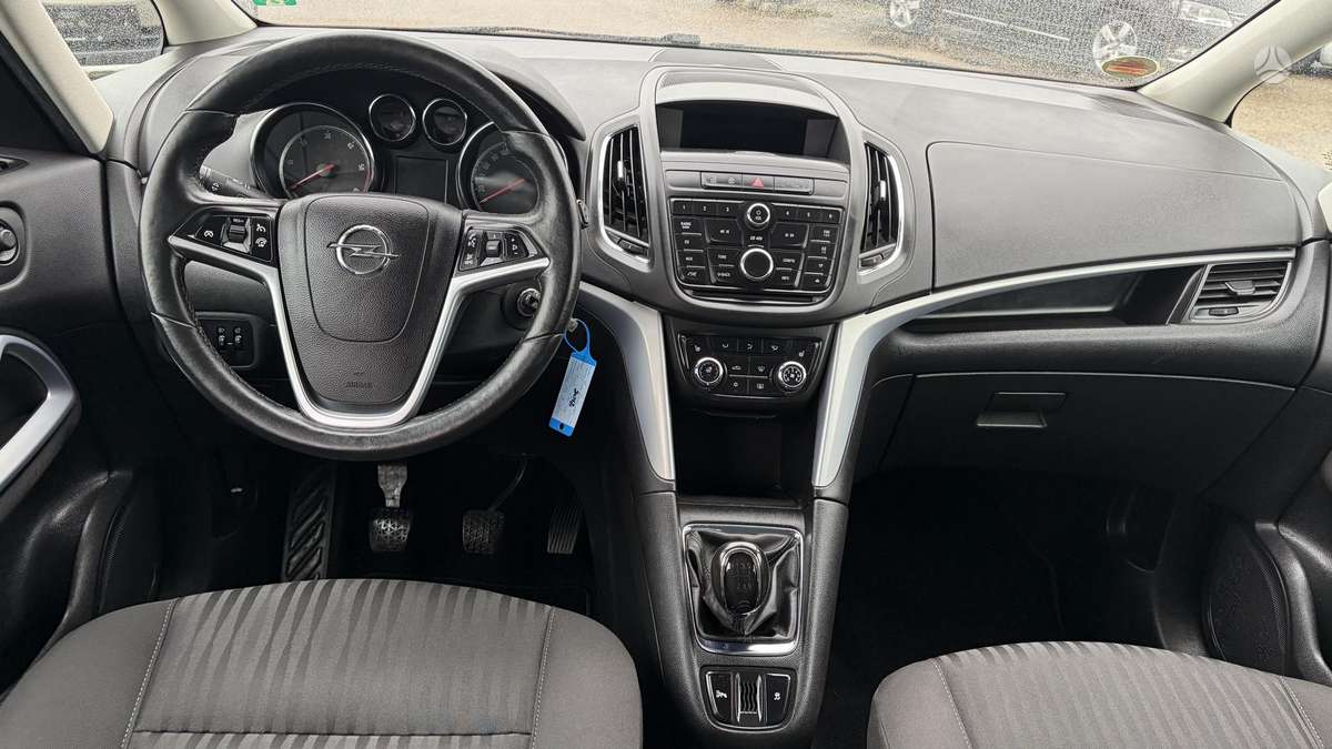Opel Zafira 2013 — photo 18