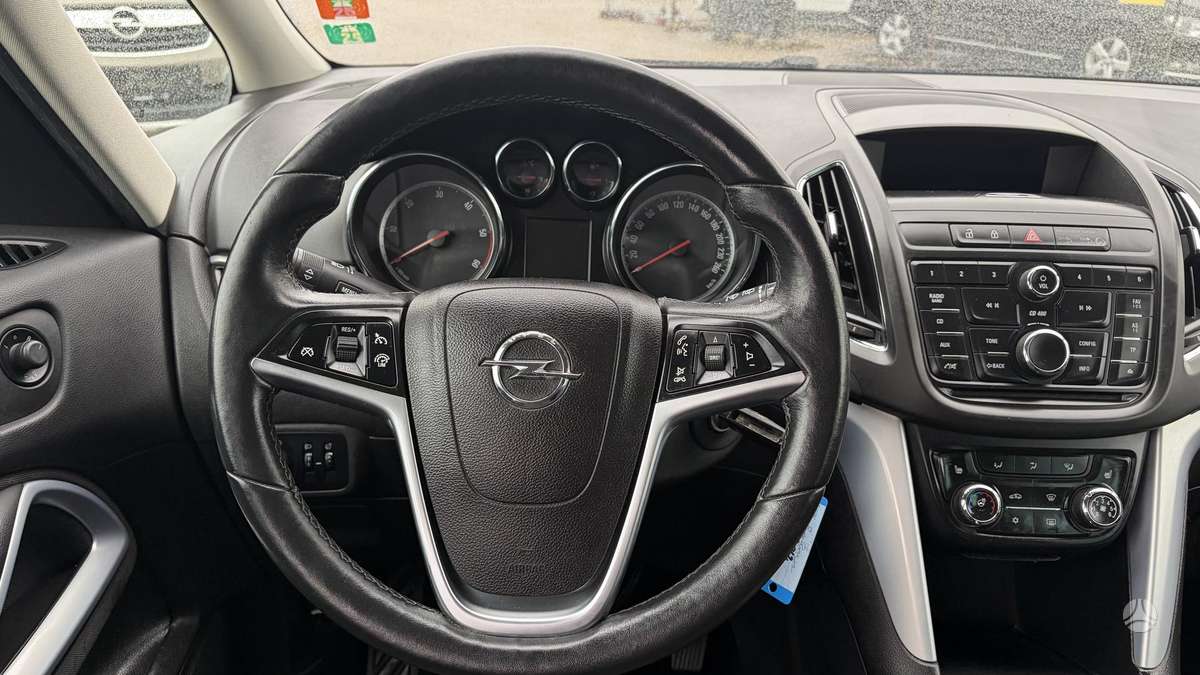 Opel Zafira 2013 — photo 19