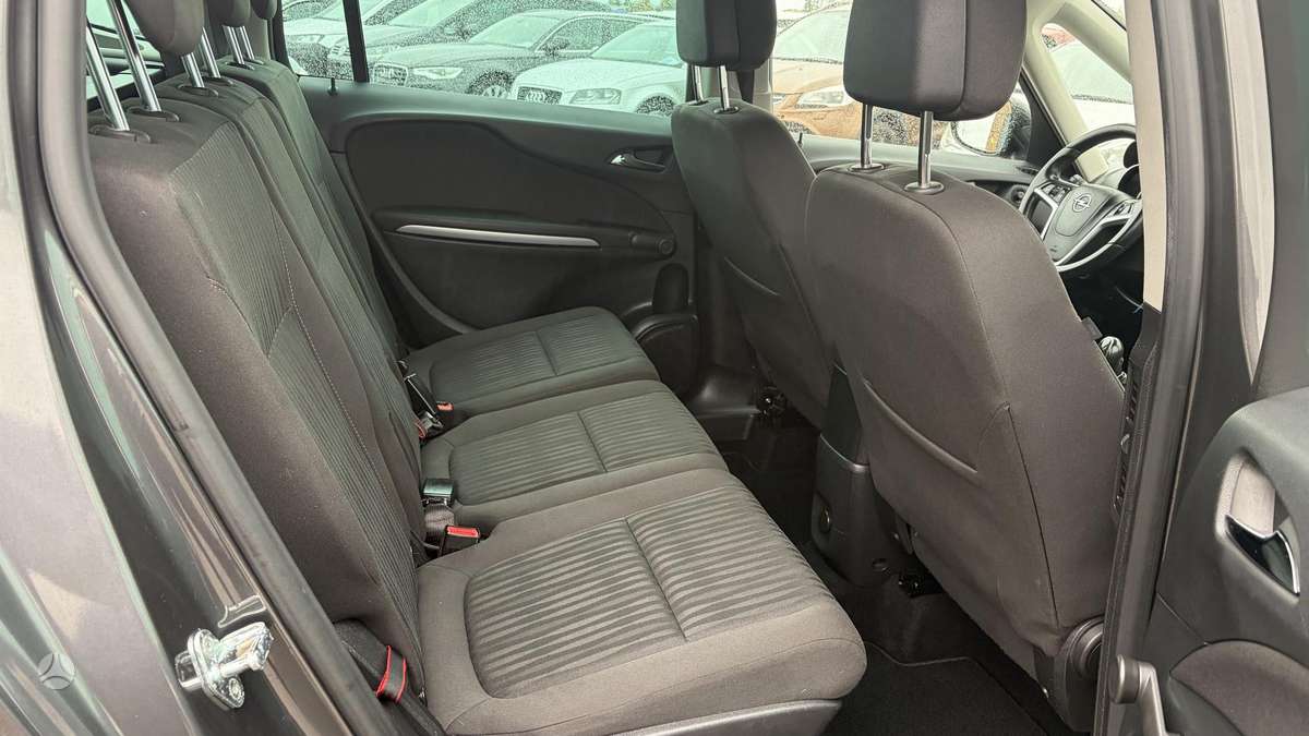 Opel Zafira 2013 — photo 21