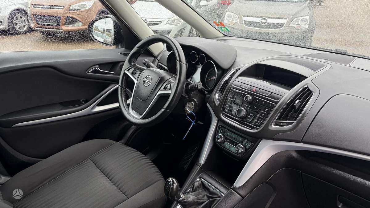 Opel Zafira 2013 — photo 23