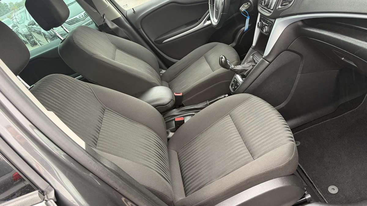 Opel Zafira 2013 — photo 24